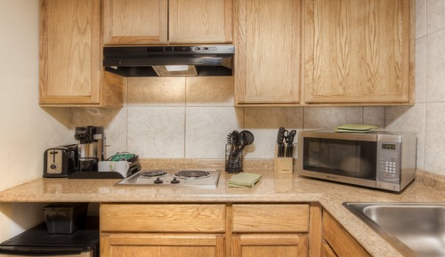 Deluxe Patio (w/ Kitchenette)- One King Bed
