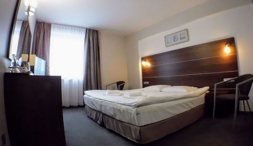 Habitación doble, 1 cama de matrimonio grande, vistas a la ciudad