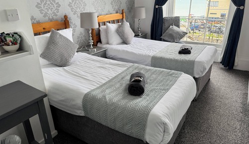 Silver Seaview Twin