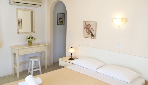Estudio, vistas al jardín