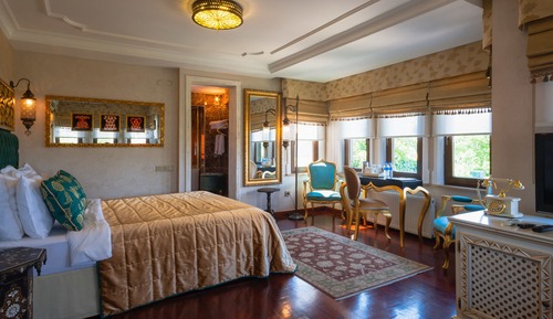 Queen Suite