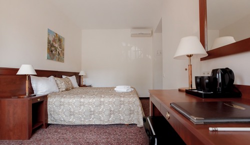 Habitación superior con 1 cama doble o 2 individuales, balcón