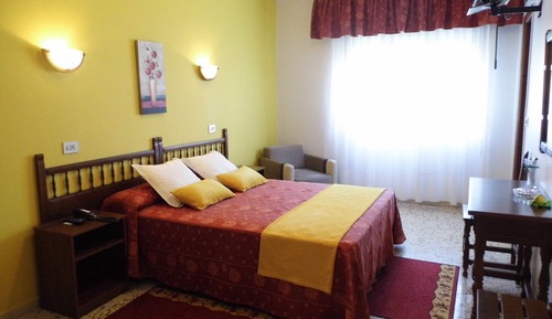 Habitación estándar con 1 cama doble o 2 individuales, baño privado
