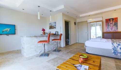 Suite junior, balcón, vistas parciales al mar