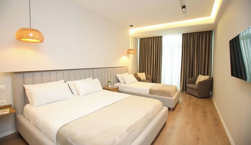 Habitación triple Deluxe, balcón