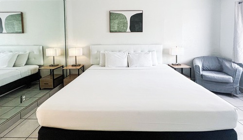 Estudio, 1 cama de matrimonio grande