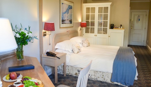 Habitación doble, vistas parciales al mar