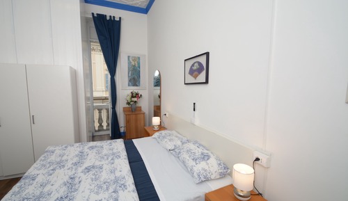 Habitación Deluxe con 1 cama doble o 2 individuales, baño privado, en una planta alta