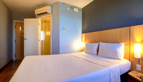 Habitación, varias camas