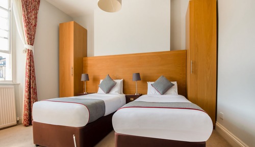 Habitación triple Deluxe, varias camas