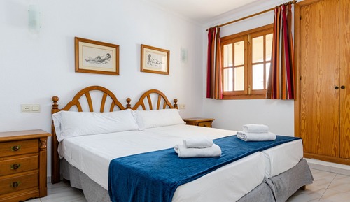 Apartamento, 2 habitaciones, balcón, vistas parciales al mar