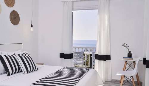 Habitación superior con 1 cama doble o 2 individuales, vistas al mar