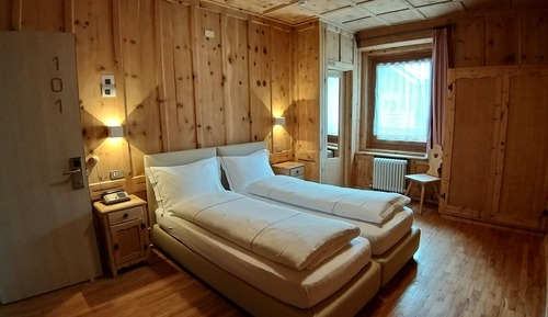 Habitación estándar con 1 cama doble o 2 individuales