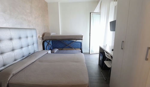 Habitación cuádruple, balcón, vistas al mar