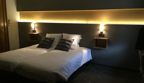 Habitación superior con 1 cama doble o 2 individuales