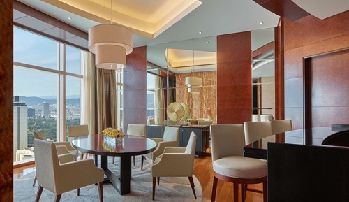 Suite (Diplomat)