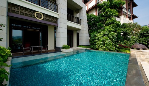 Habitación, varias camas, piscina privada, vistas al patio (Suite C (Twin))