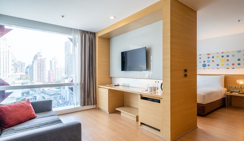 Suite, 1 cama de matrimonio grande, vistas a la ciudad