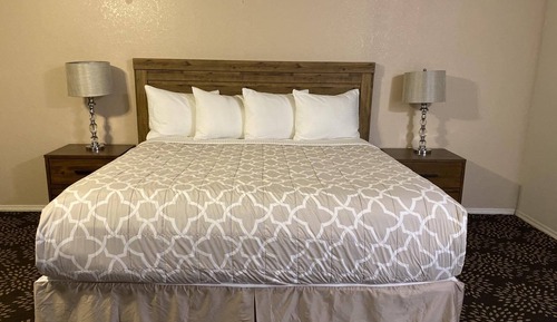 Suite de diseño, 1 cama de matrimonio grande, baño privado, vistas a la montaña