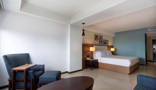Habitación, 1 cama de matrimonio grande con sofá cama, frigorífico