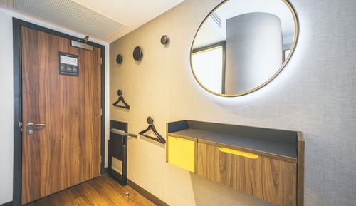 Habitación doble, sin ventanas