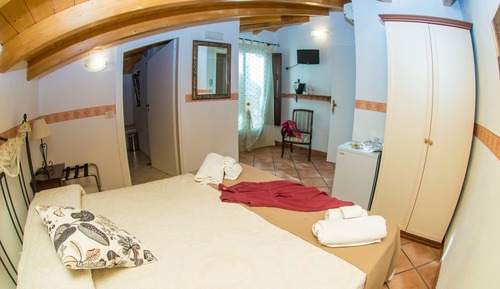 Habitación clásica doble, 1 cama de matrimonio, baño privado, en una planta alta