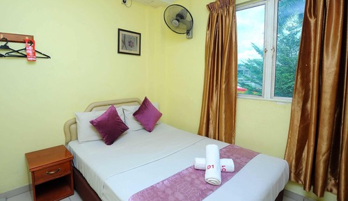 Deluxe with Window