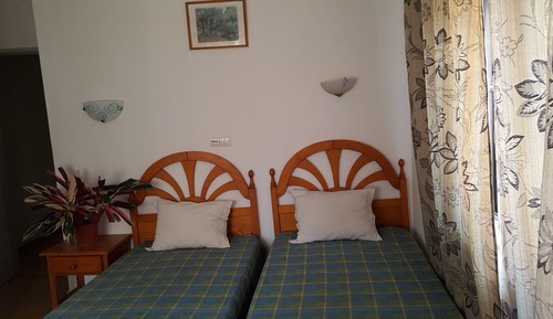 Habitación triple económica, baño privado