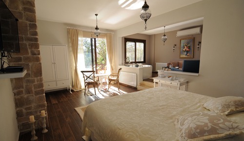 Safran Queen Suite