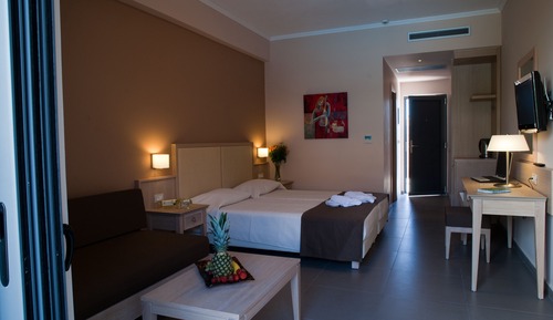 Superior Triple Room with Mountain/Street View