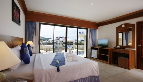 Habitación Deluxe, acceso a la piscina
