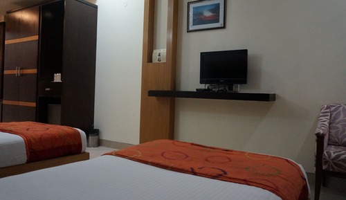 Habitación clásica con 2 camas individuales, varias camas, frigorífico, vistas a la montaña