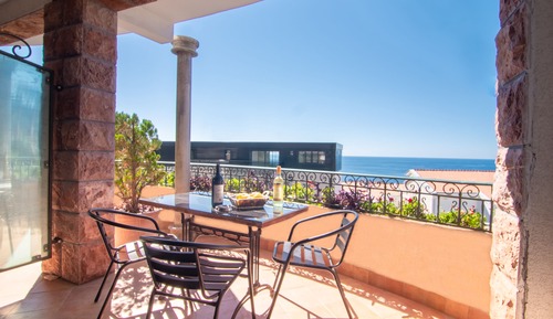 Habitación triple Confort, balcón, vistas parciales al mar