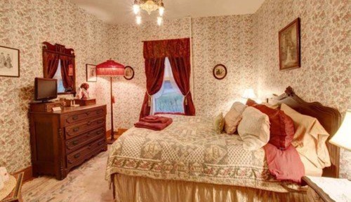 Mauve Room