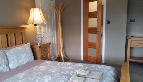 Habitación doble, 1 cama de matrimonio, baño privado (Summer Special)