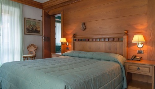 Habitación superior con 1 cama doble o 2 individuales
