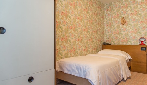 Habitación económica con 1 cama doble o 2 individuales