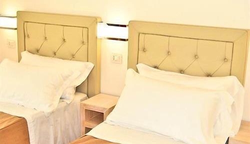 Habitación estándar con 1 cama doble o 2 individuales, balcón