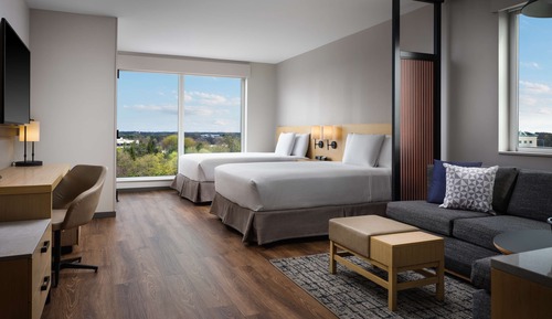 Habitación, accesible para personas con discapacidad (2 Queen Beds with Sofabed, Shower)