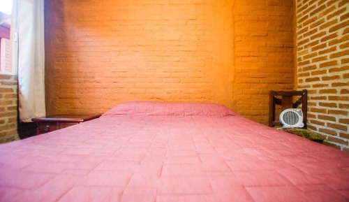 Habitación básica con 1 cama doble o 2 individuales