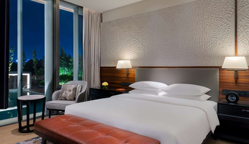 Suite Royal, vistas a la piscina