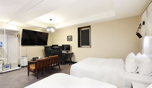 Suite (Twin Room)