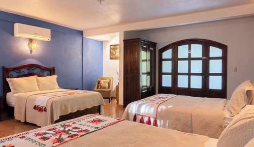 Habitación cuádruple Confort, vistas a la piscina (Helechos 1)