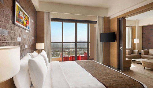 Suite ejecutiva, no fumadores, balcón (Living Room, City or Garden View)