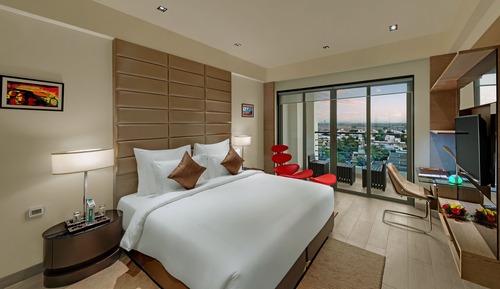 Suite Deluxe, 2 habitaciones, no fumadores, balcón (Grand, Living Room, City/Garden View)