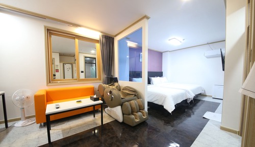Habitación básica con 2 camas individuales