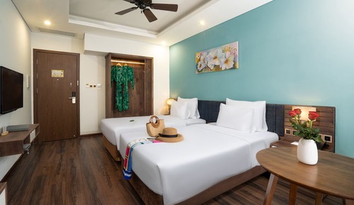 Habitación Deluxe con 2 camas individuales, balcón, vistas a la ciudad