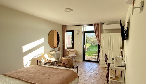Habitación romántica doble, baño privado, vistas al jardín (Club)