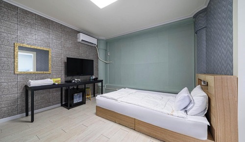 Room (Pension B)
