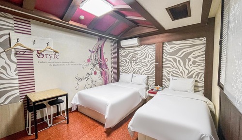 Room (Twin)